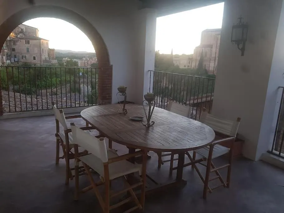 סיינה Appartamento Incantevole Con Loggia Sui Tetti דירה
