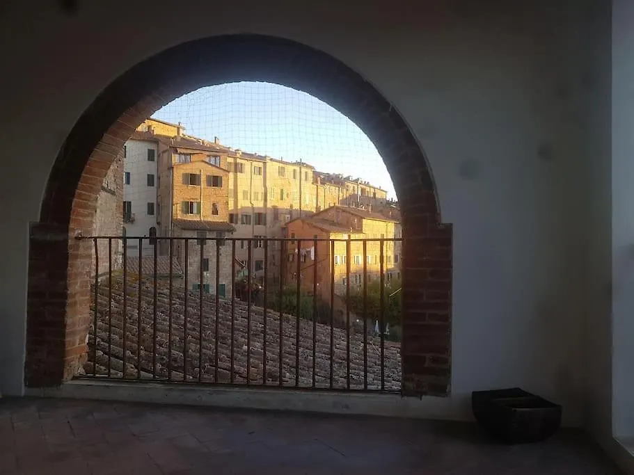 סיינה Appartamento Incantevole Con Loggia Sui Tetti 0*,