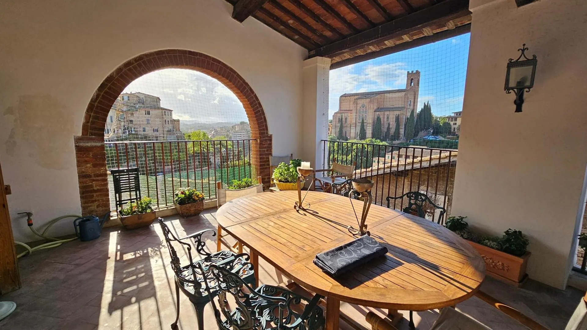 Appartamento Incantevole Con Loggia Sui Tetti Siena Apartamento