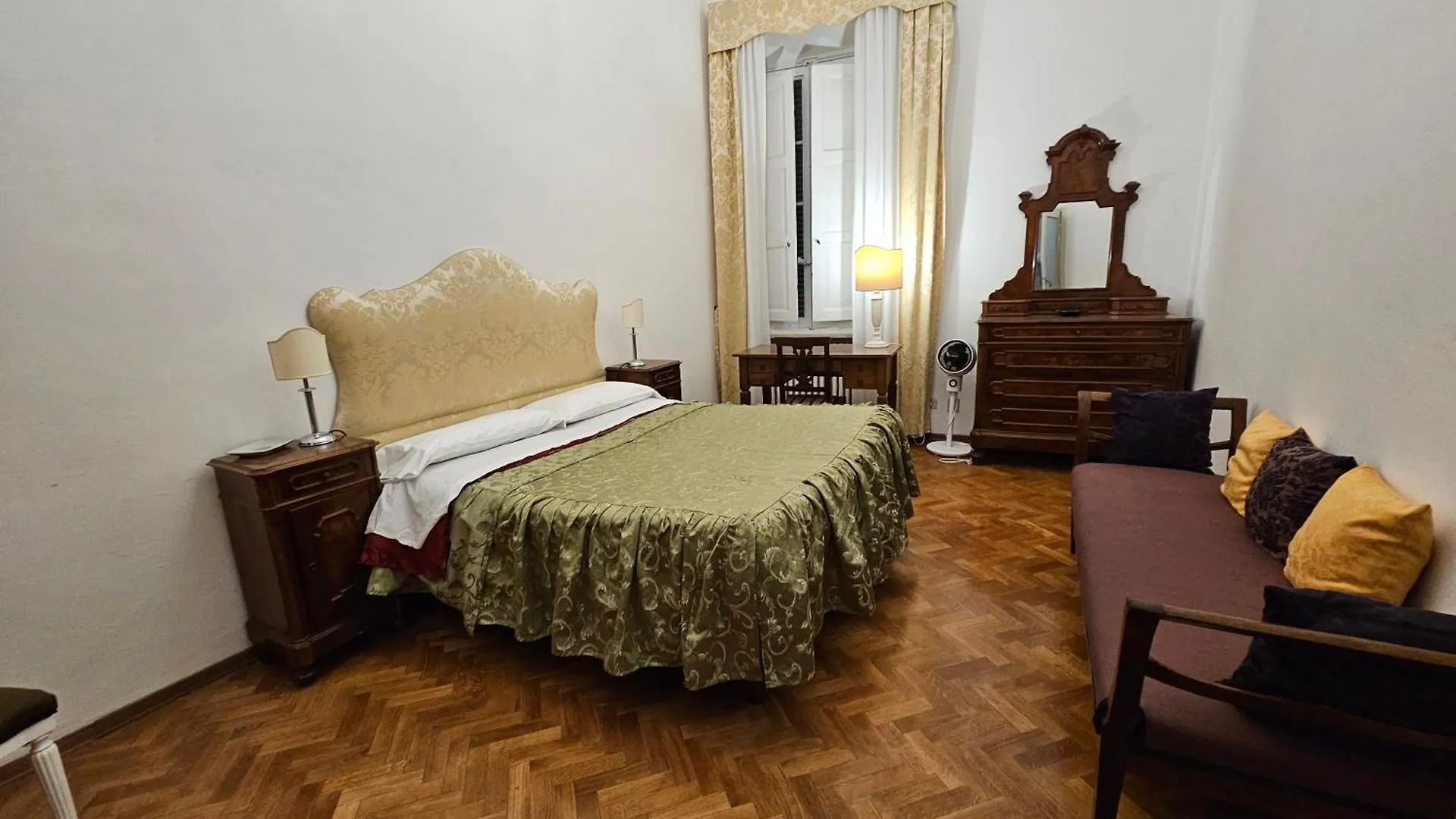 Appartamento Incantevole Con Loggia Sui Tetti Siena Italia