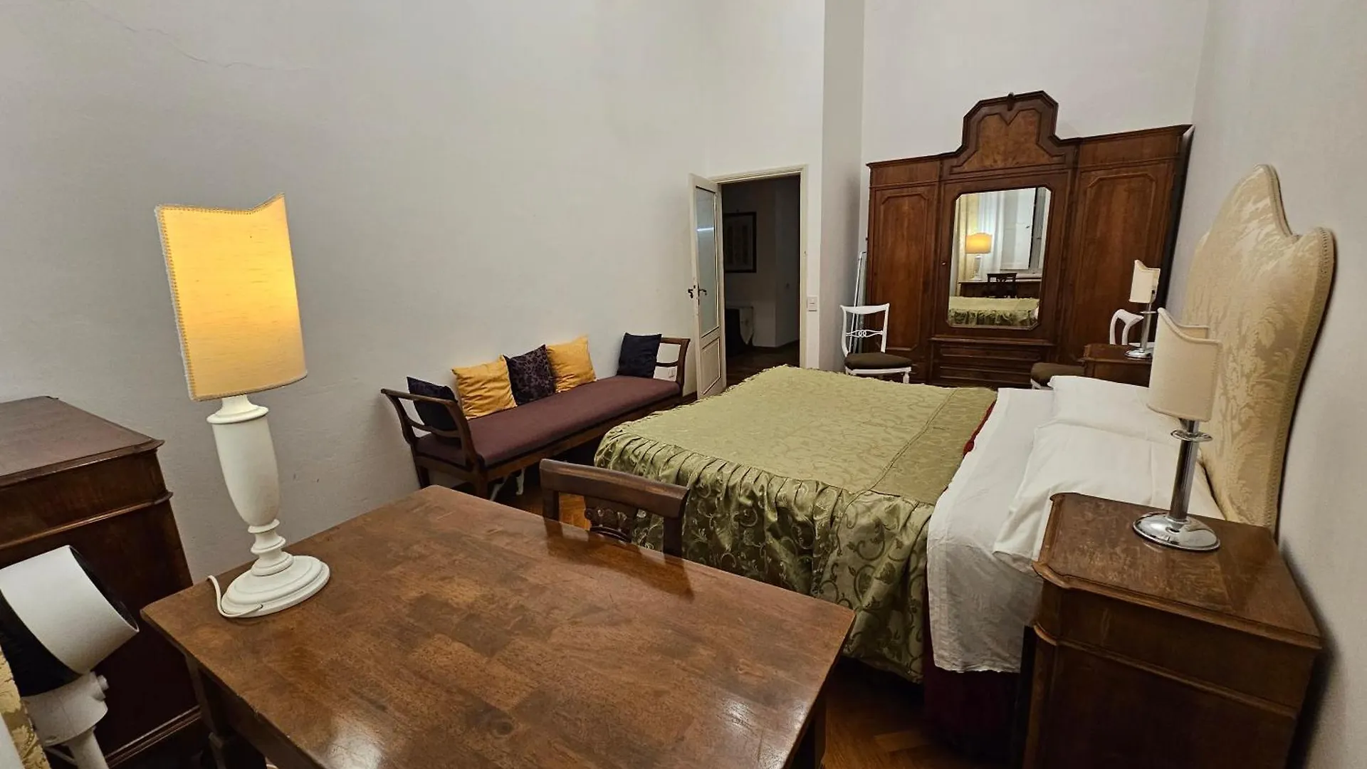 Appartamento Incantevole Con Loggia Sui Tetti Siena 0*,  Italia